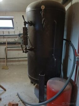 Vzdušník, kotel.