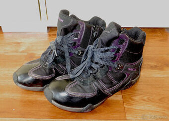 Kotníčkové boty zn. Geox vel. 34 -35, stélka 21