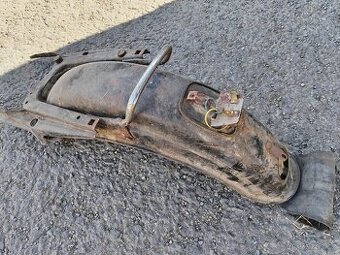 Blatník s rámečkem sedla Jawa ČZ Kývačka