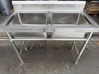 Nerezový dřez / dvojdřez