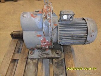 Elektromotor s převodovkou