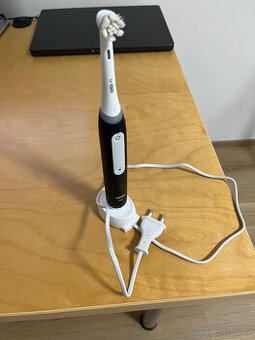 Elektrický zubní kartáček Oral-B iO 3