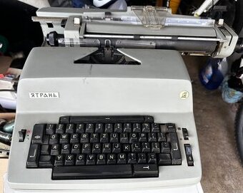Starý psaci stroj.