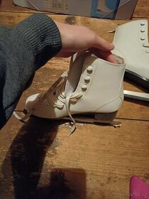 Dětské dámské brusle 38