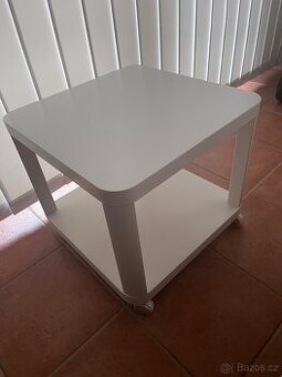 Odkládací stolek na kolečkách, bílá, 50x50 cm