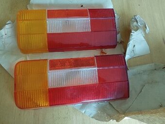 Lada 1600 (VAZ 2106)-nepoužitý plexi kryt levé zadní lampy.