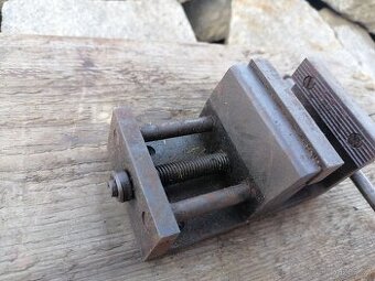 Strojní svěrák 60mm pod vrtačku zánovní