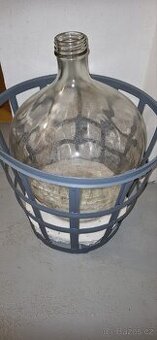 Prodám demižón 50 litrů v koši