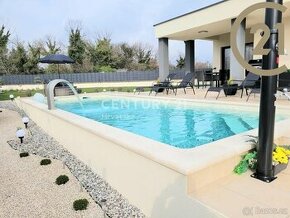 Prodej rodinného domu 4+kk (154 m2) s bazénem - Vodnjan, Ist