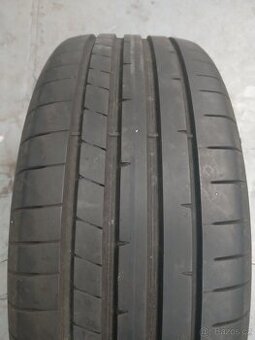 1x letní pneu Dunlop 225/50 ZR17.