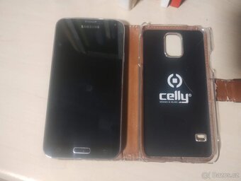 Samsung Galaxy S5 velmi zachovalý