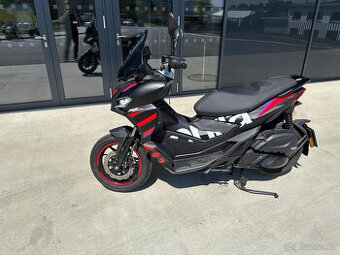 APRILIA SR GT 125 - 1.011 km najeto