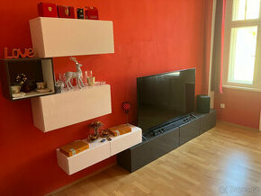 P: moderní designovou stěnu vysoký lesk