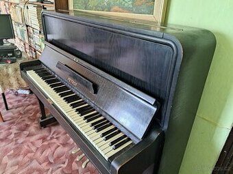 Pianino PETROF