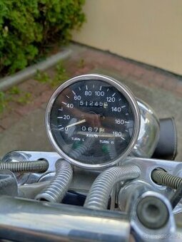 Suzuki Intruder VS 800 - 1