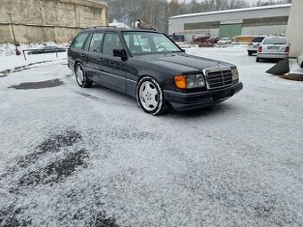 Mercedes W124 300TE, motorizace 300E benzinový šestiválec s