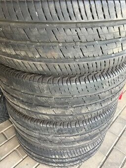 Pneu 235/60 R17 C - continental