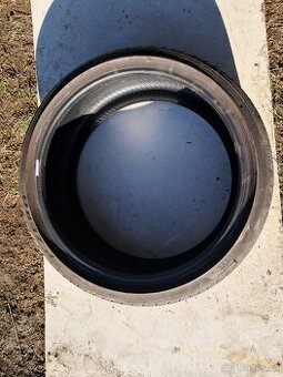 1x Letní pneu Pirelli Pzero 235/35/19