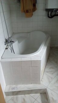 Prodej použite rohové vany