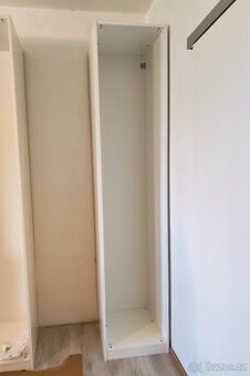 Bílá skříň IKEA PAX (rám 50 cm)
