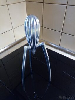 Odšťavňovač na citrusy Juicy Salif - ALESSI