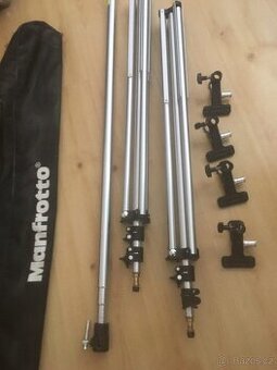 Manfrotto stativy na pozadi