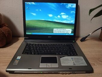 Starý Notebook Acer s Windows XP