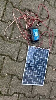 Přenosný solární panel s regulátorem 12V/24V