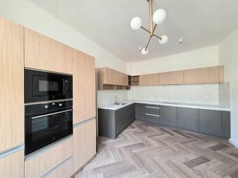 Pronájem bytu 3+1, 3 balkóny, Karlovo nám., Praha 2