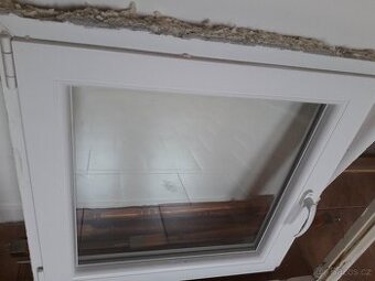 PLASTOVÉ OKNO 80x80