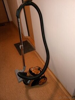Bezsáčkový vysavač Hyundai VC014