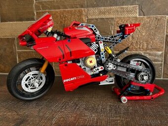 Lego motorka Ducati Panigale v4 R