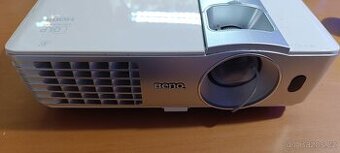 Projektor Benq W1070 + plátno+ stropní držák