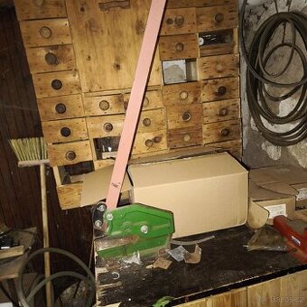 Stolní pákové nůžky