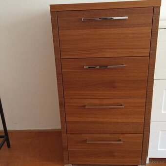 Komoda Jitona, 4 zásuvky, pravá dřevěná dýha