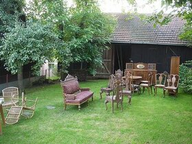 Historický nábytek z přelomu 19. a 20. stol.