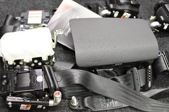 Suzuki airbag palubní deska bezpečnostní pás