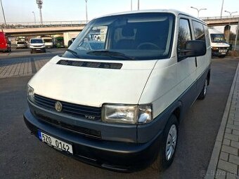 VW Transporter 2.5 TDi 5.míst