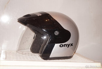 Helma na motorku S/M motocyklová přilba na skůtr 56-57cm.