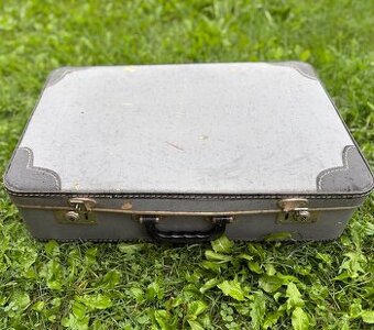 Kufr papírák retro