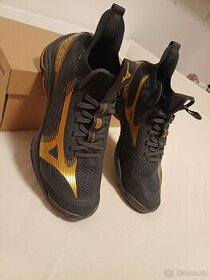 Sálové vokejbalové boty Mizuno Energy vel.EU 39, UK 6, 25 cm