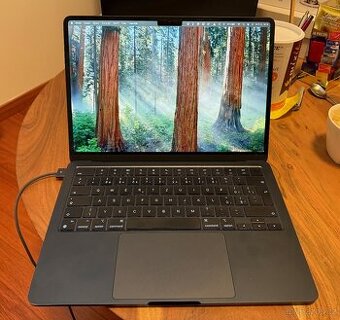 MacBook Air 13,6" (2022) M2/8x GPU/24 GB/2TB/CZ/ Midnight