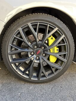 Predám 4ks diskov Subaru STI obuté pneumatiky Michelin