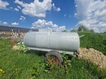 Cisterna přívěs 4000litru
