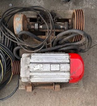 Nabízím průmyslový elektromotor s převodovkou