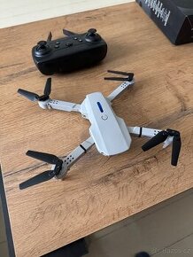 Dron s kamerou a Wi-Fi