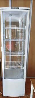 Chladící vitrína na dorty , chlebíčky obložené bagety
