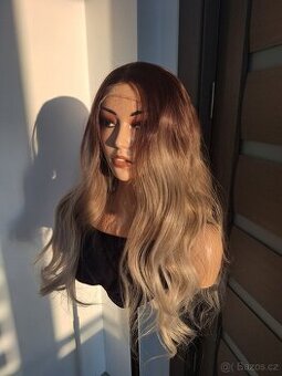Dlouhá vlnitá blond paruka s krajkou vpředu 60091