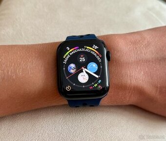 Apple Watch SE 2 (2024) 44mm Midnight, baterie 100%, zánovní