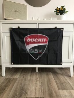 Vlajka Ducati logo